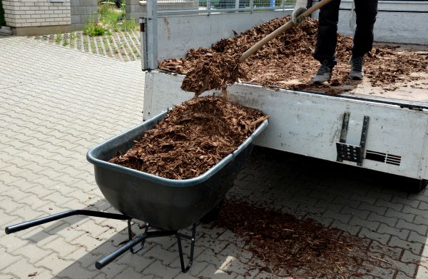 Bulk Mulch Delivery in Fenton