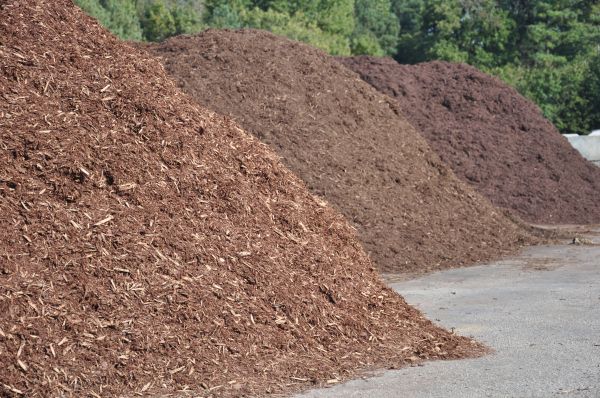 Brown Mulch Delivery in Fenton